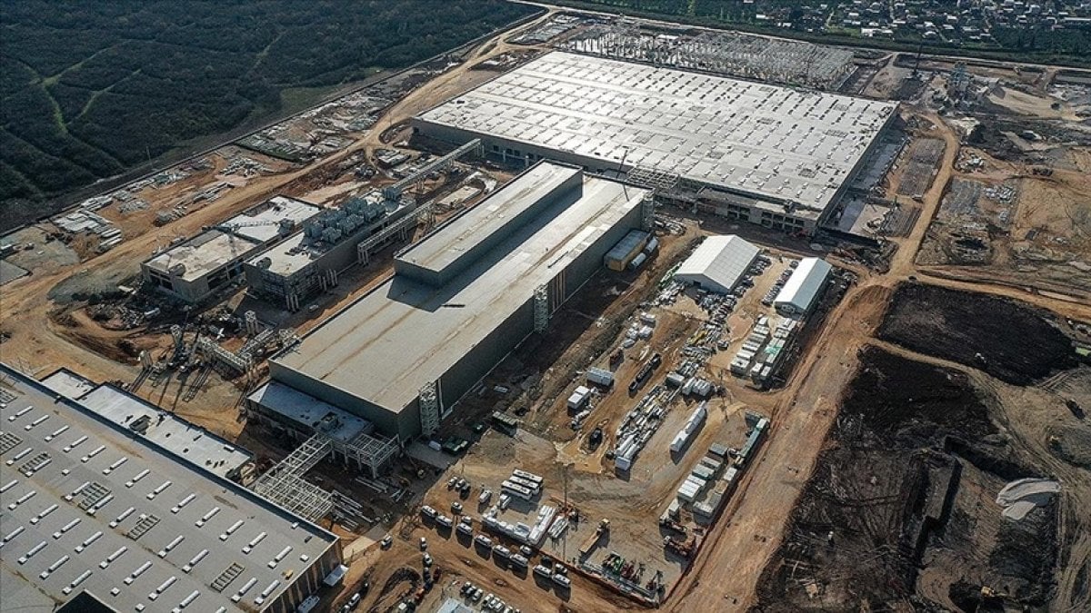 TOGG Gemlik fabrikasında 300 işçinin işten çıkarıldığı iddia edildi: Eşyalarını almak için bile fabrikaya alınmadılar!