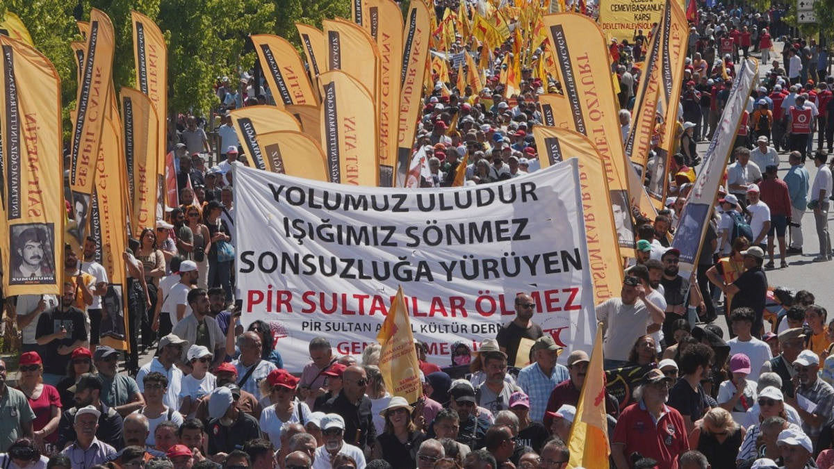 Madımak tutuklusu dahil 12 sanığın cezası affedildi