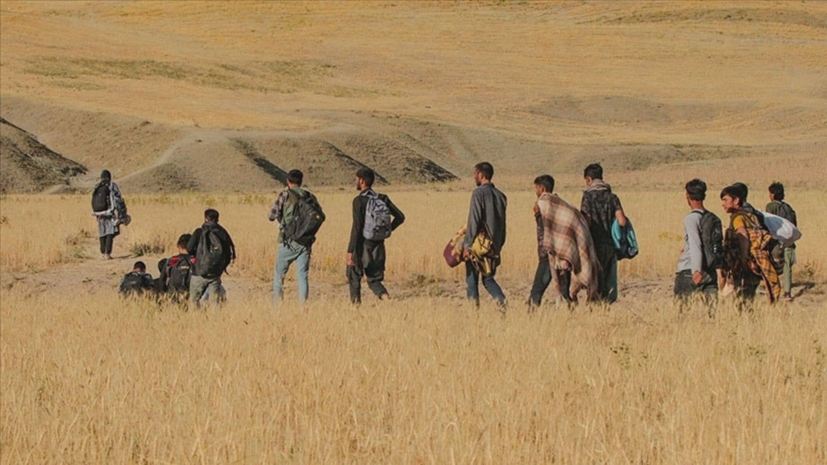 İran 1,5 milyon Afgan göçmeni sınır dışı etti
