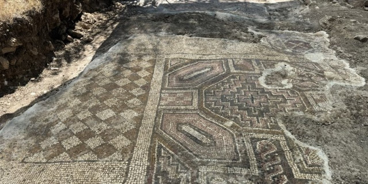 Diyarbakır’da 35 metrekarelik mozaik gün yüzüne çıkarıldı