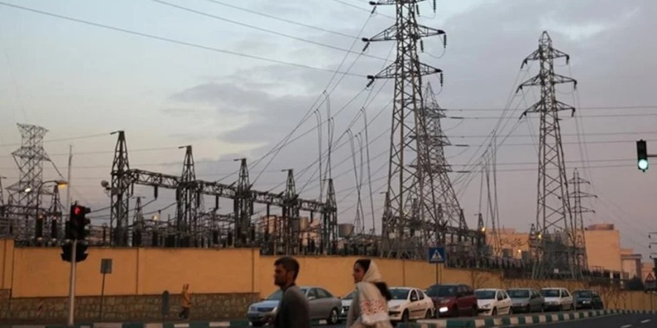 İran’da kamu kurumlarının elektriği kesildi