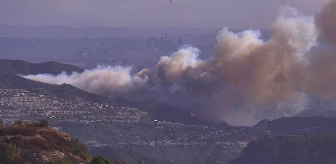 California’da yangının önüne geçilemiyor: Kontrol altında olan alan sadece yüzde 5