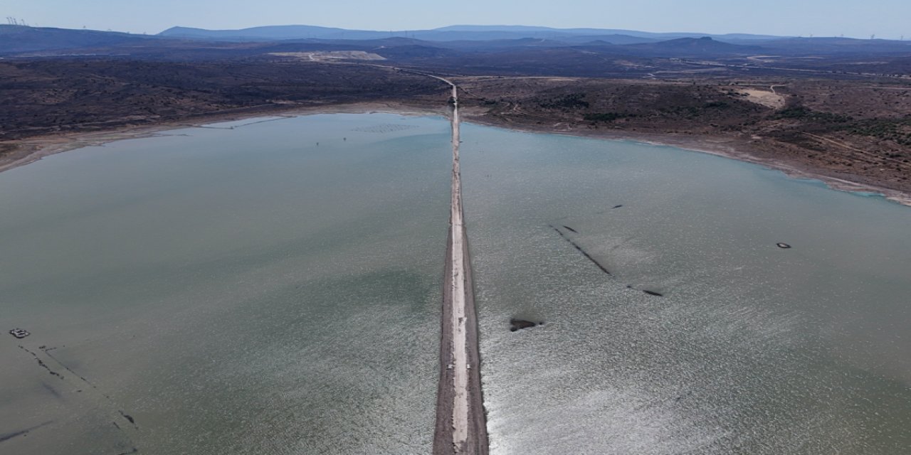 Baraj suları çekildi: Eski kara yol ortaya çıktı