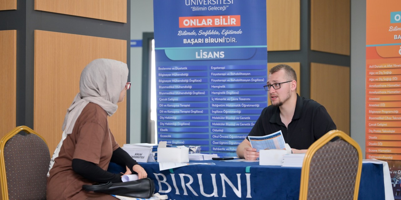 Esenyurt’ta Üniversite tercih fuarı öğrencilerle üniversiteleri buluşturdu