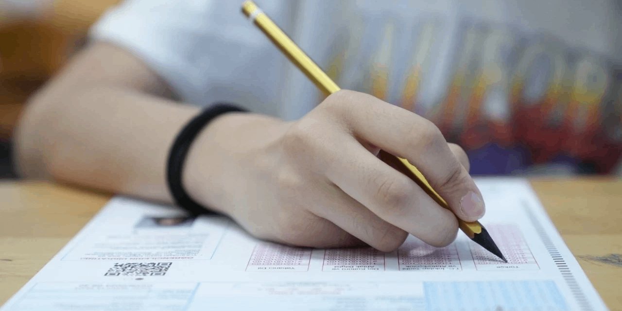 LGS tercih sonuçları açıklandı! Binlerce öğrenci bu anı bekliyordu: Sonuçlara nereden bakılır?