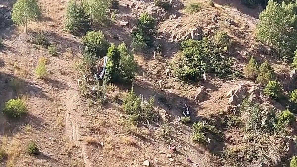Sivas’ta tarım işçilerini taşıyan minibüs uçuruma yuvarlandı: 3 ölü, 18 yaralı