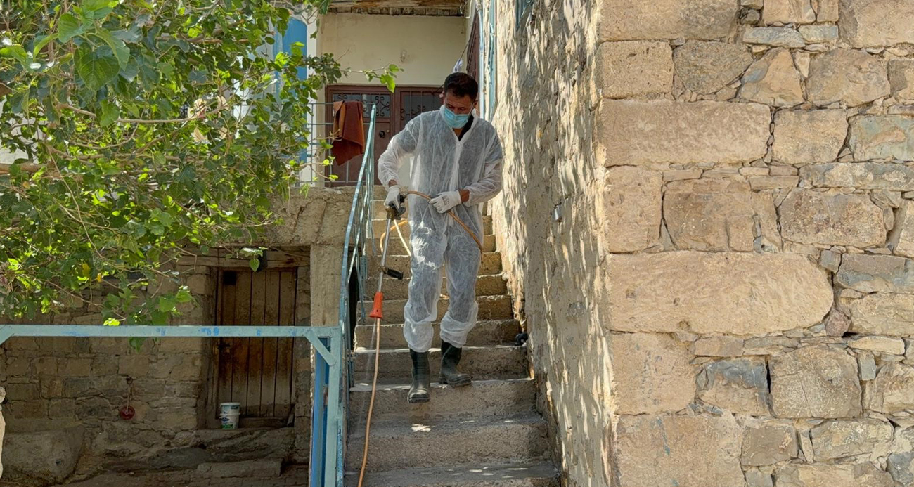 Köyü akrepler bastı! Alarm verildi