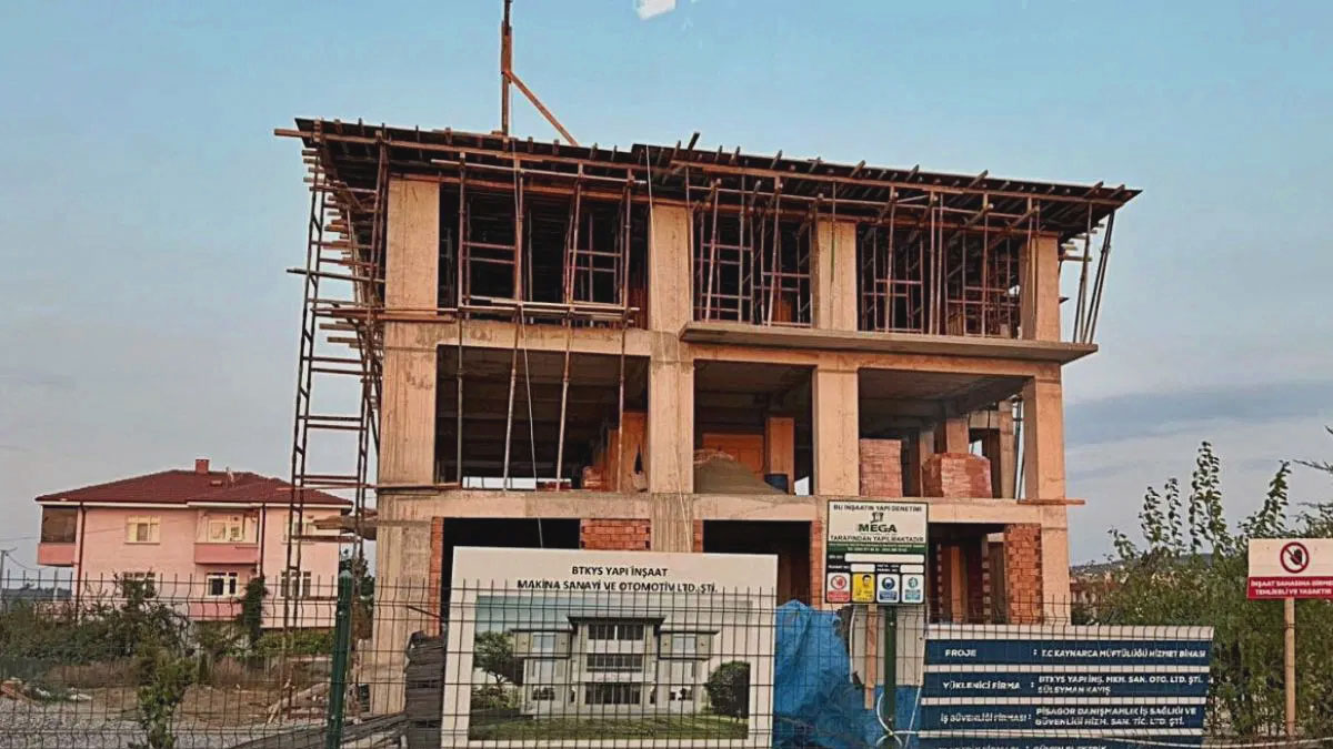 İnşaatın 3. katından düşen işçi öldü