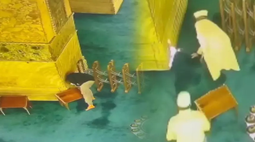 Ayasofya'daki kundaklamanın arka planı ortaya çıktı: İncil sayfalarıyla alevlendirmiş!