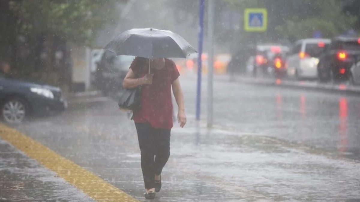 AKOM'dan İstanbul'a kuvvetli sağanak uyarısı