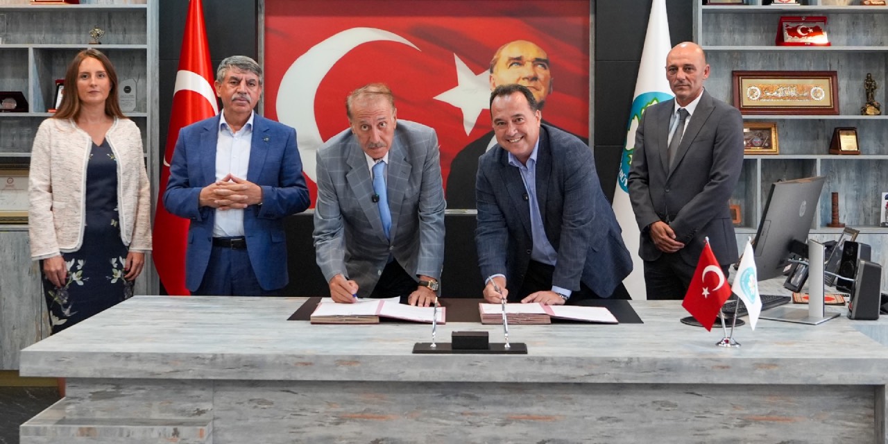 Manisa'da 2 milyar liralık altyapı yatırımı için imzalar atıldı