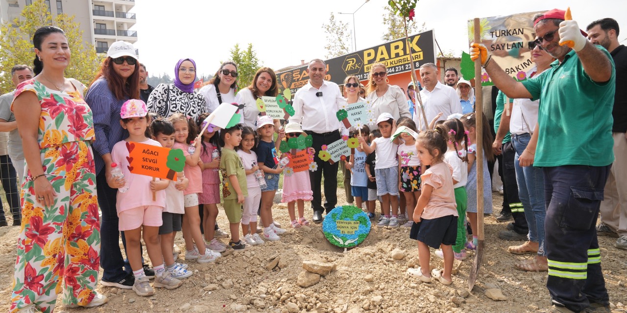 Adana'da çocuklarla fidan dikimi: Gelecek için yeşil adım