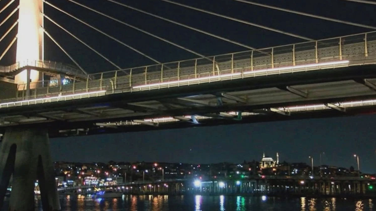 Metro köprüsünden denize düştü, cesedi bulundu