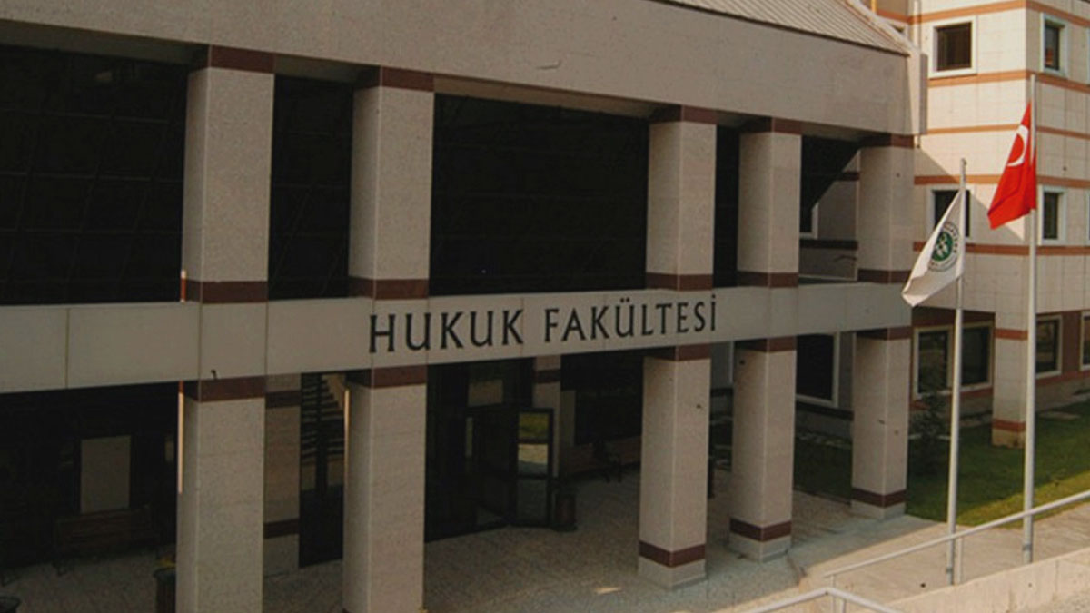 Danıştay, hukuk fakülteleri için 100 bine çekilen sıralama şartını durdurdu