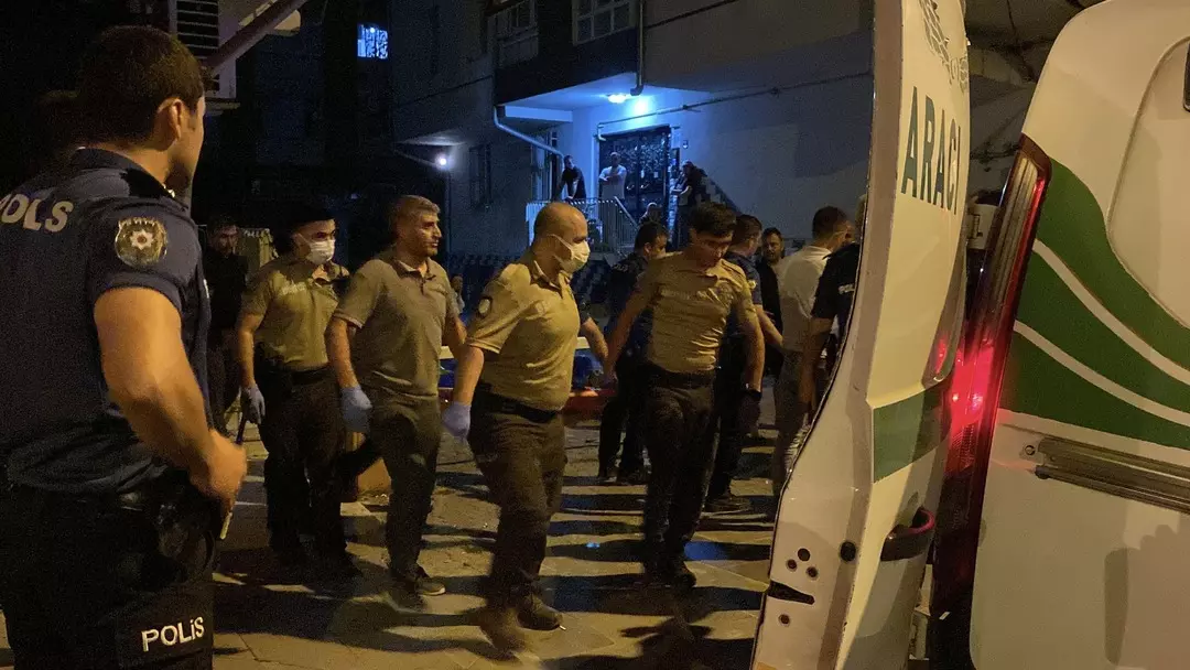 Gece yarısı dehşet: Önce eşini öldürdü sonra intihar etti