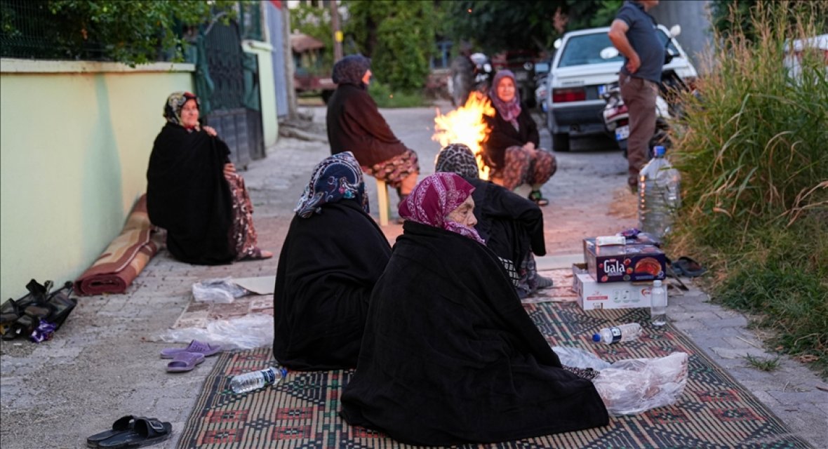 Balıkesir Sındırgı 6,1’lik depremle sarsıldı: 100’ü aşkın artçı bölge halkını uykusuz bıraktı