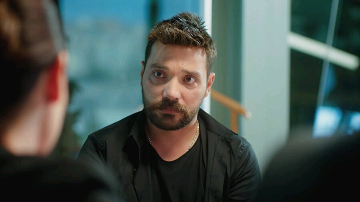 Oğuzhan Uğur, Sındırgı depremi sonrası isyan etti: 'Tek seçeneğimiz dua'