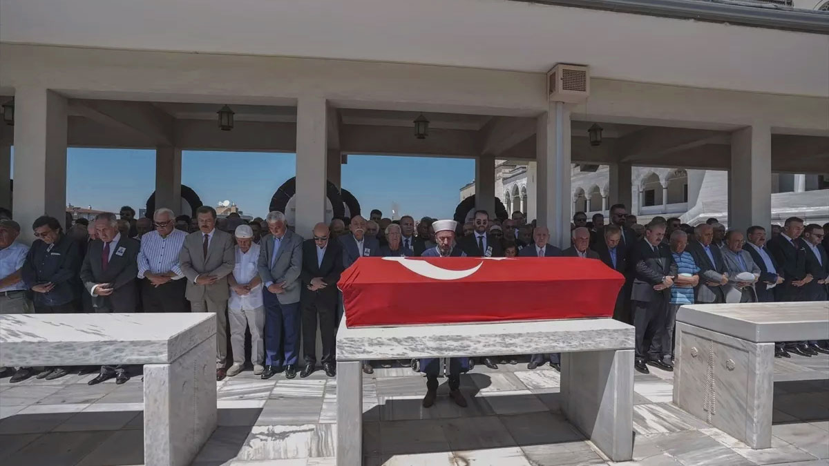 Eski Sağlık Bakanı Halil Şıvgın Ankara'da son yolculuğuna uğurlandı