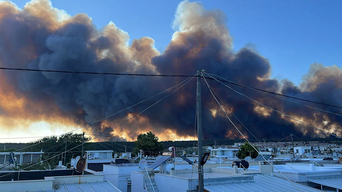 Edirne’de yangın şiddetli rüzgarla büyüyor! Köyler tahliye ediliyor