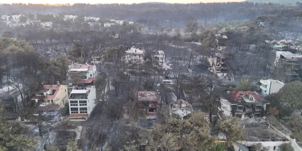 Çanakkale'de villalar kül oldu! Acı bilanço sabahın ilk ışıklarıyla görüntülendi
