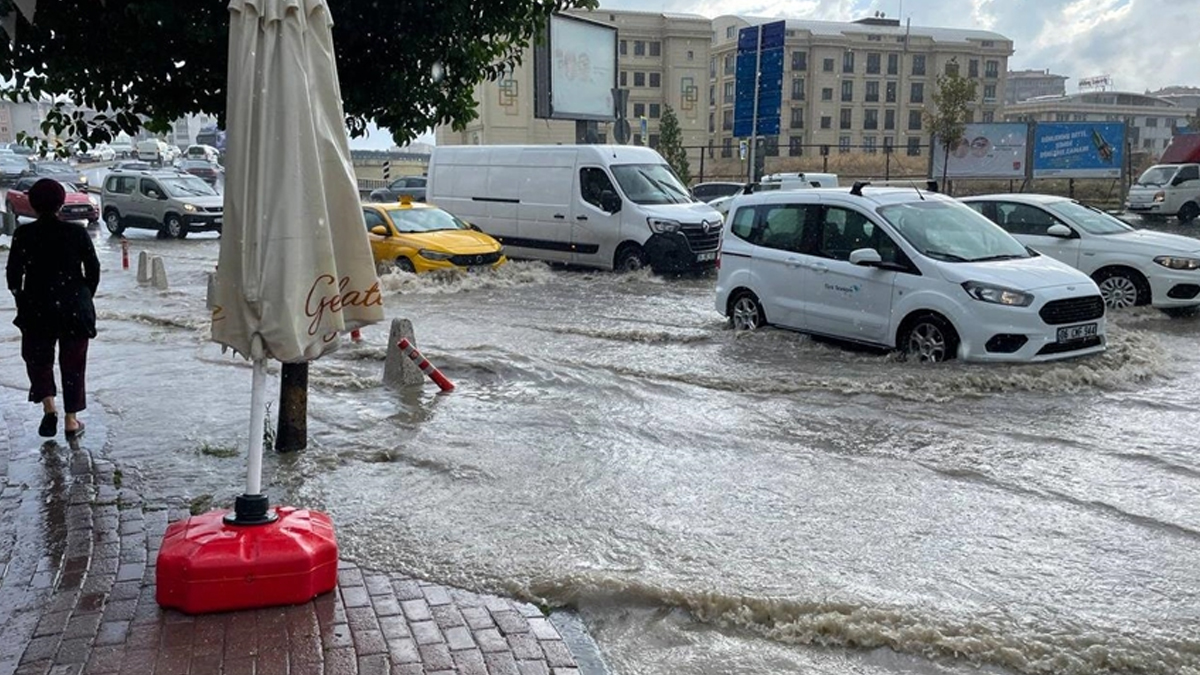 Ümraniye Belediyesi: Su baskınları İSKİ'nin ihmali