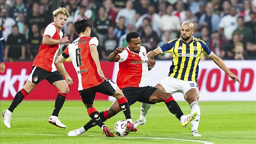 Fenerbahçe, Feyenoord’u Kadıköy’de ağırladı: Kanarya, peş peşe attığı gollerle turu geçti!