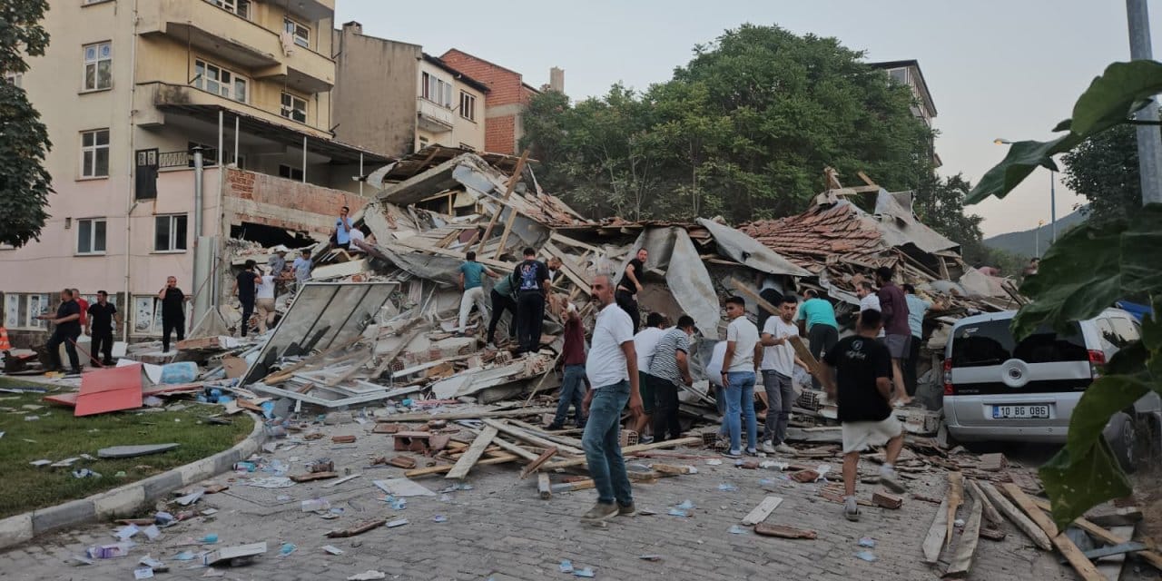Balıkesir’deki depremde yıkılan bina soruşturmasında bina sahibi tutuklandı, müteahhit serbest bırakıldı