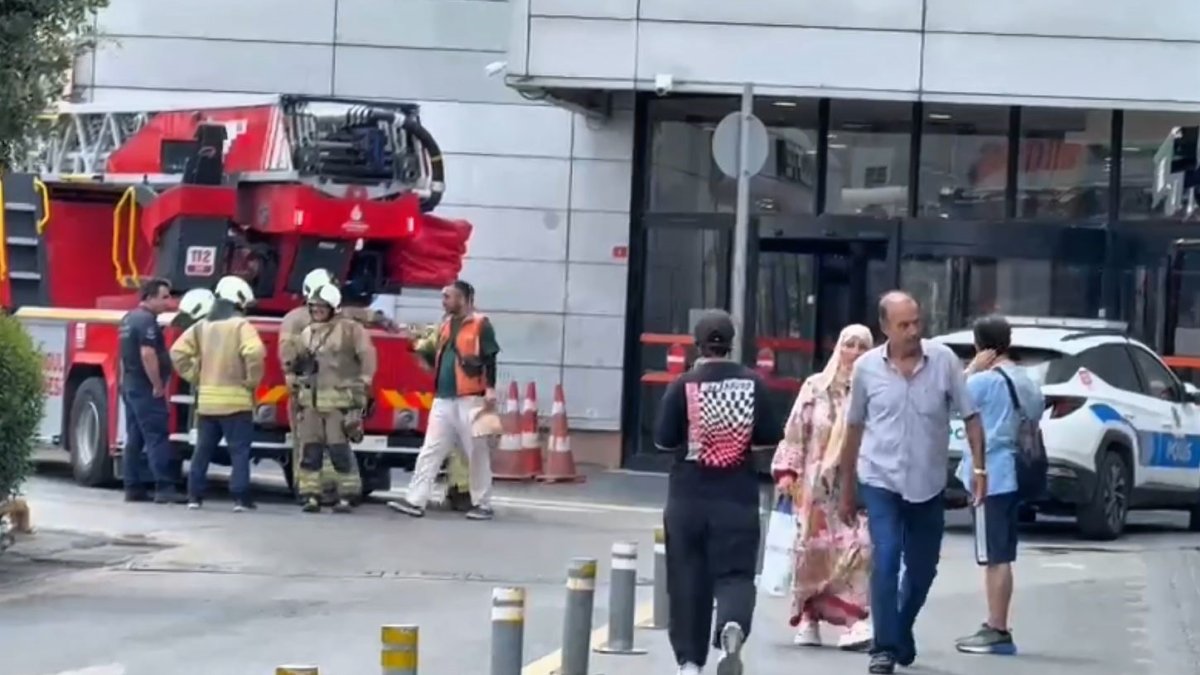 Beylikdüzü’nde AVM’de yangın paniği