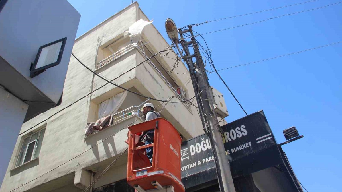Şanlıurfa'da korkunç kaza: Onarmak için çıktı yere çakıldı