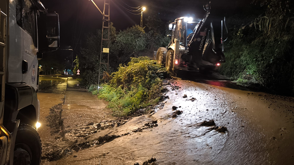 Trabzon Sürmene'de şiddetli yağış hayatı olumsuz etkiledi