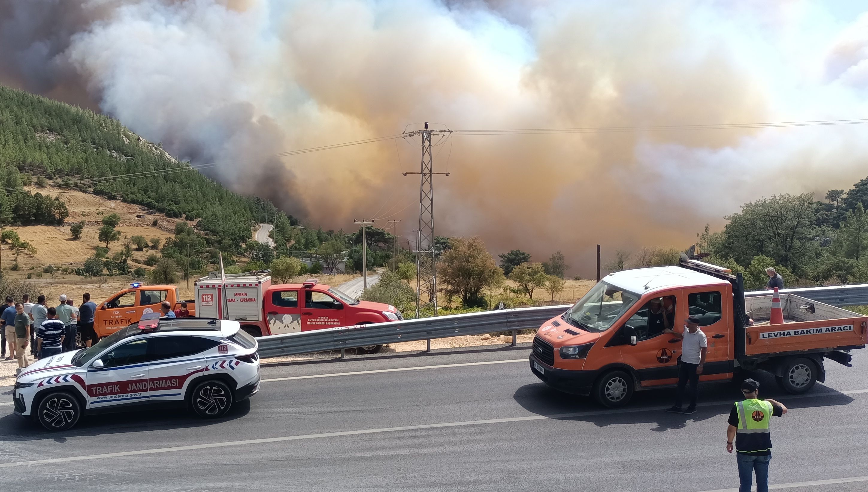 Mersin Silifke’de orman yangını: 90 hane ve 190 kişi tahliye edildi