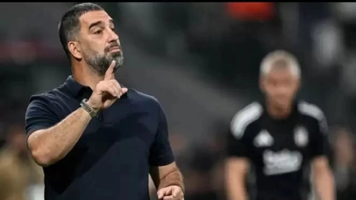 Arda Turan çılgına döndü: Kırmızı kart yedi