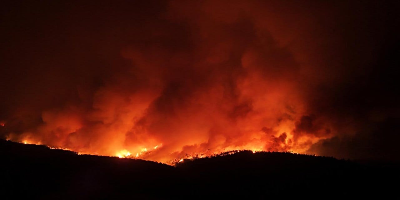 Çanakkale'deki orman yangınında 5 köy tahliye edildi!