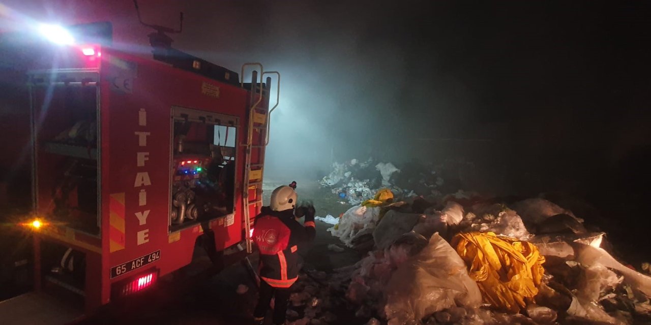 Çöp toplama merkezinde yangın