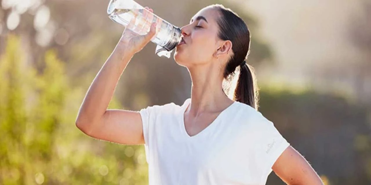 Ünlü su markasında şok! Şişelenmiş sularda rekor seviyede mikroplastik çıktı