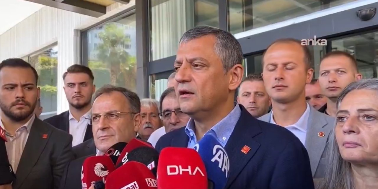 Özgür Özel'den AK Parti'li isme flaş çıkış: Kendi terbiyesini gösteren bir seviye