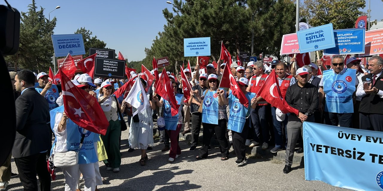Memurlar grevde! Kamu-Sen Hazine ve Maliye Bakanlığı'na yürüdü