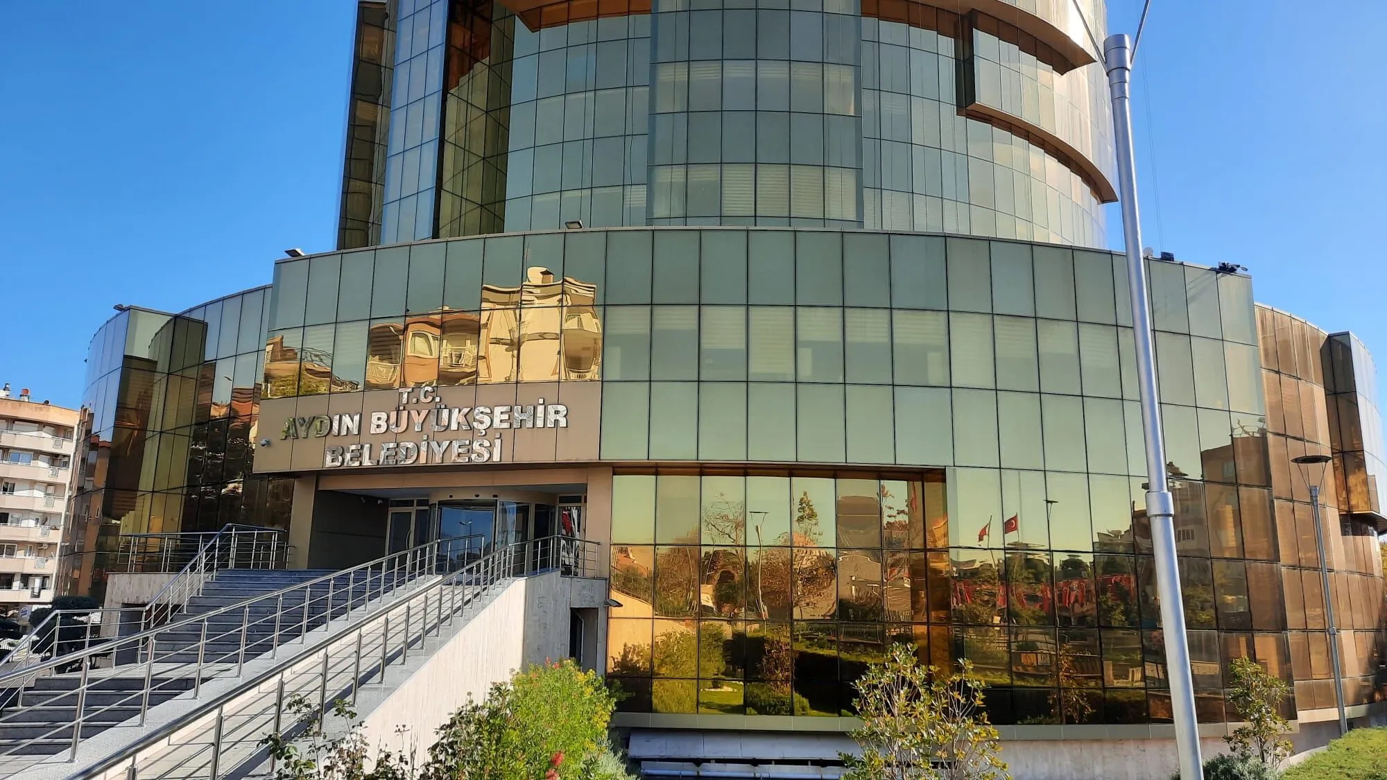 Aydın Büyükşehir Belediyesi’ne 860 milyon liralık finansman ve maaş zammı