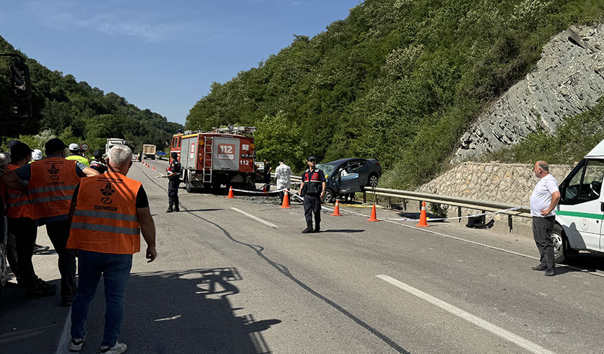 Otomobille sağlık personelinin bulunduğu araç çarpıştı: Ölü ve yaralılar var