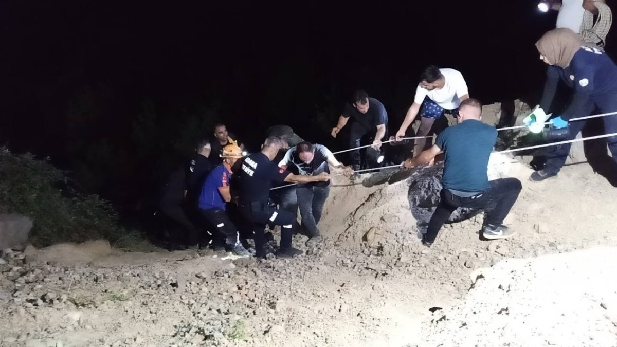 Adana’da korkunç kaza! Otomobil uçurumdan yuvarlandı: Biri çocuk 5 kişi hayatını kaybetti