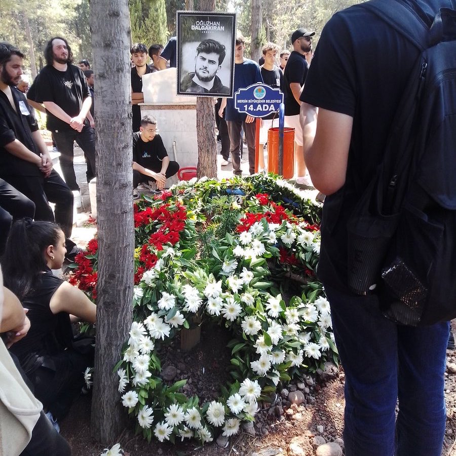 Jrokez lakaplı Oğuzhan Dalgakıran son yolculuğuna uğurlandı