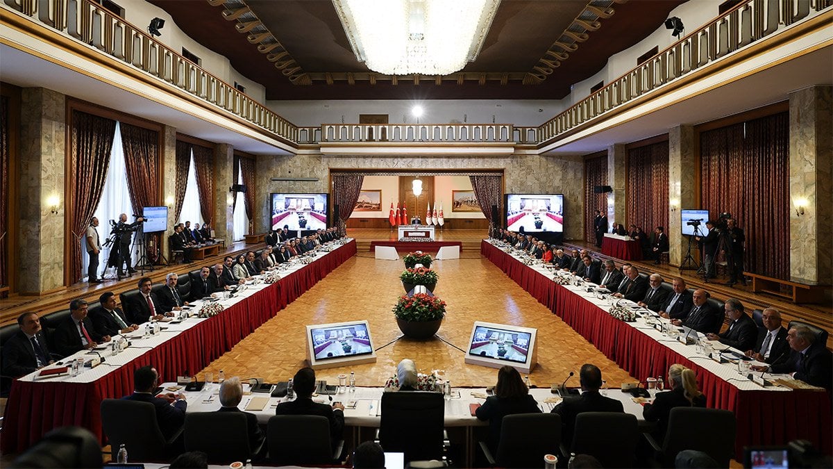 Milli Dayanışma, Kardeşlik ve Demokrasi Komisyonu toplandı: Diyarbakır anneleri evlatlarını istedi!