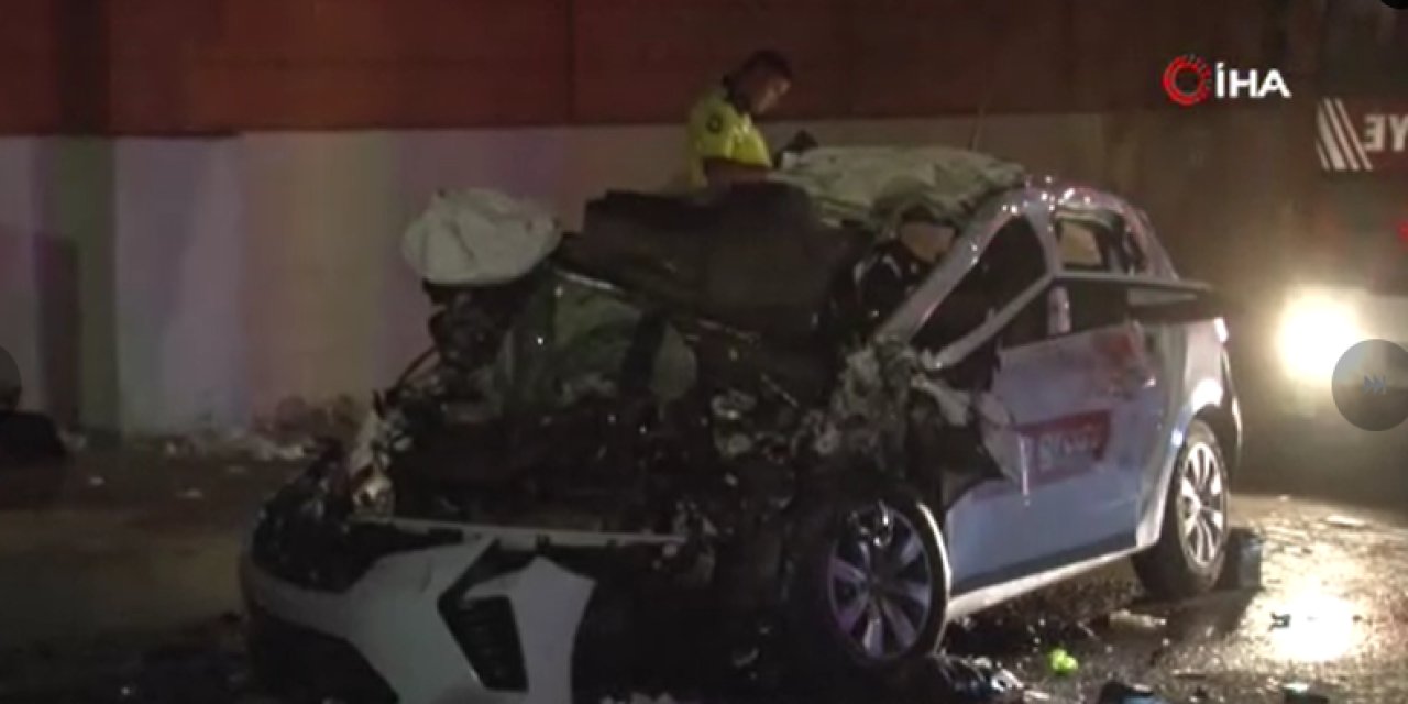 Büyükçekmece’de feci kaza: Otomobil TIR’ın altına girdi