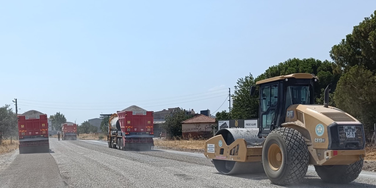Manisa Büyükşehir’den 13 bin ton asfalt, 55 kilometre kaplama