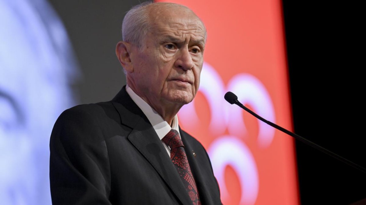 Bahçeli’den Özel’e sert tepki: “TBMM’yi olağanüstü toplantıya çağırmak boşuna avunmadır”