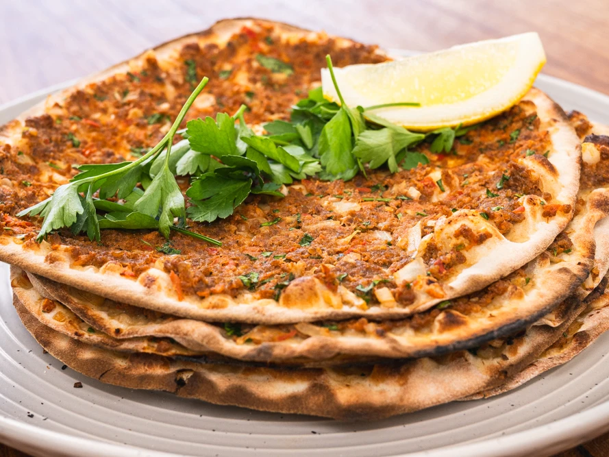 Lahmacundan çıkanlar mide bulandırdı! Bakanlık ifşa etti
