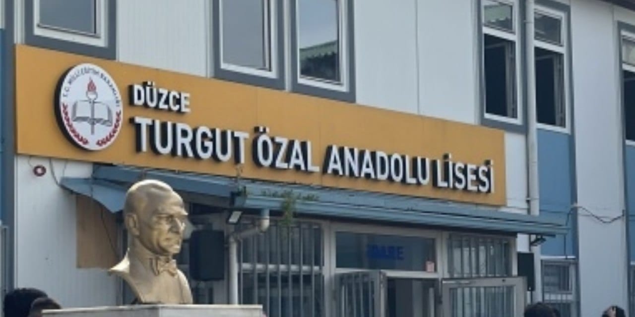 Düzce'deki lisede tartışma yaratan kurallar: Kız öğrenciler ön koltuğa oturamayacak!
