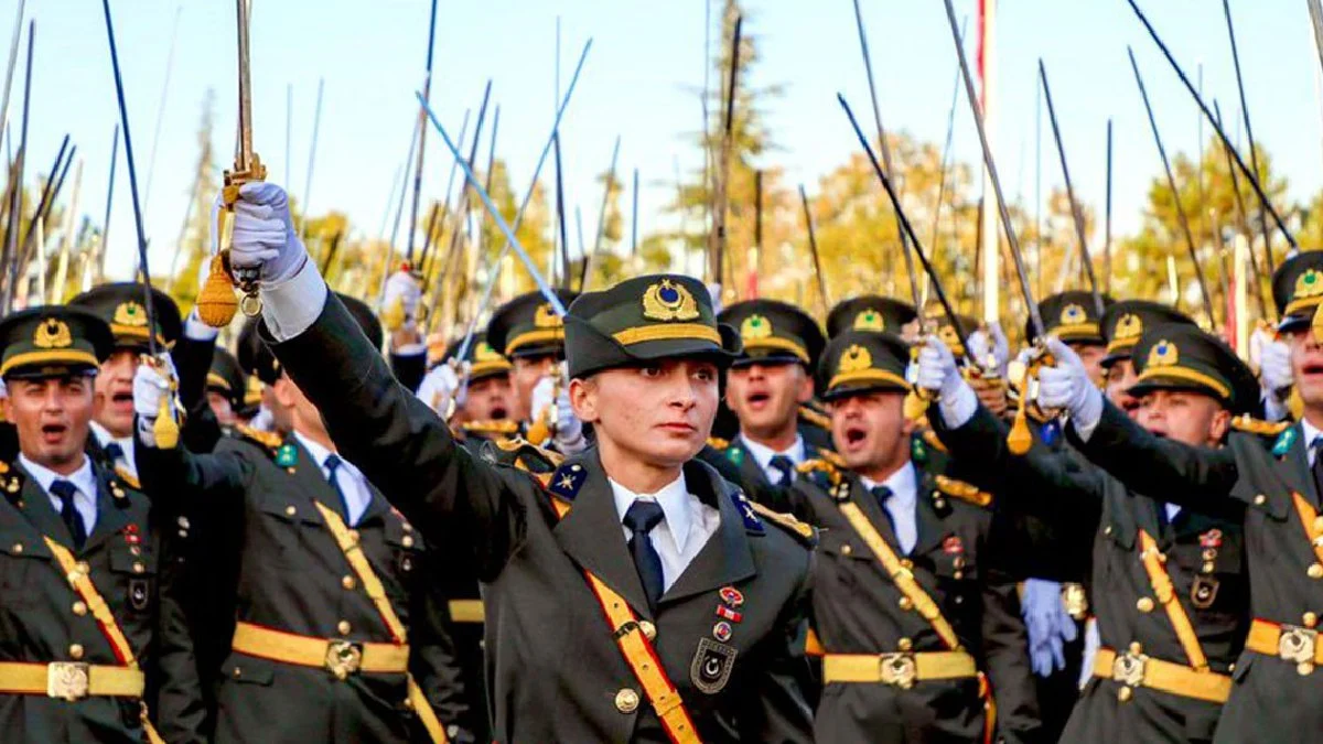 Bakanlıktan teğmenlere ilişkin açıklama: Kılıçlı yemin töreni için inceleme başlatıldı