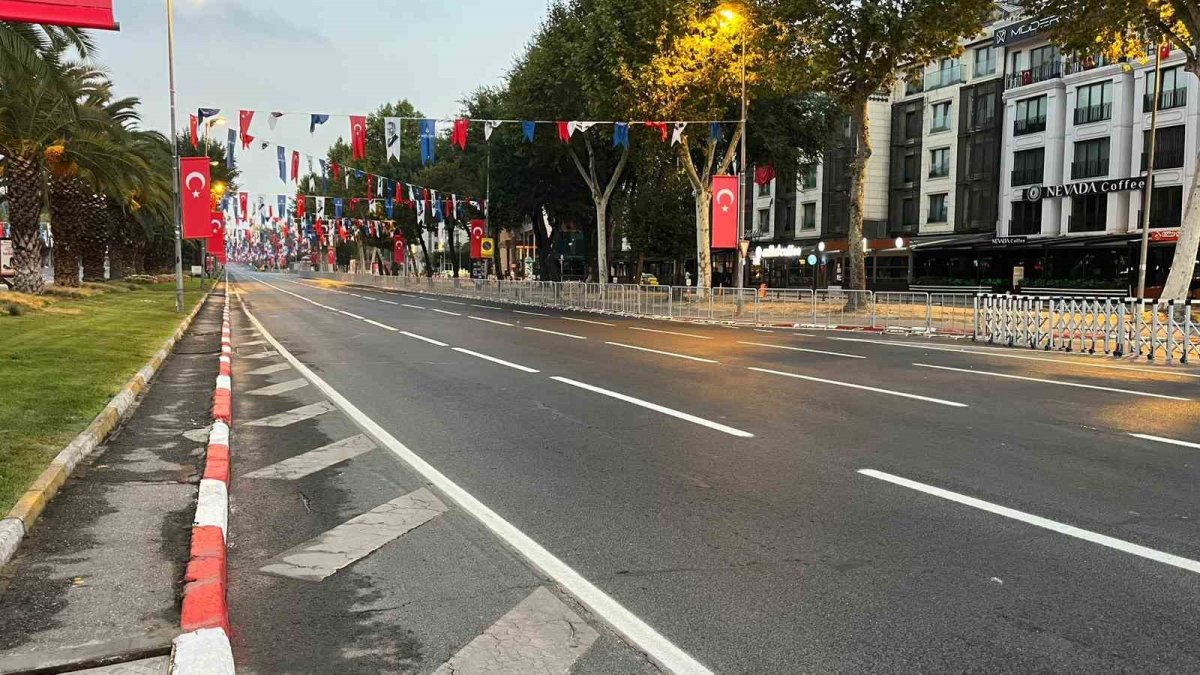 Vatan Caddesi trafiğe kapatıldı