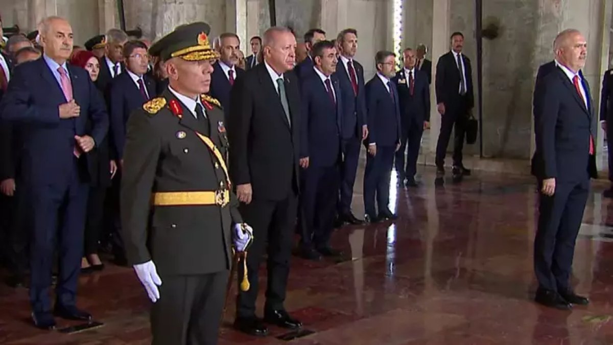 Cumhurbaşkanı Erdoğan ve devlet erkanı Anıtkabir'de
